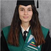 Estoy graduada en Educación Infantil. Me considero una persona paciente, responsable y dedicada a mi trabajo.